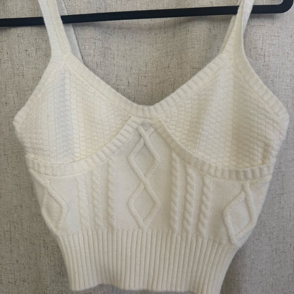 Forever 21 Women's Ribbed Cable Knit Sweater Tank Top in White | Medium - Picture 7 of 8